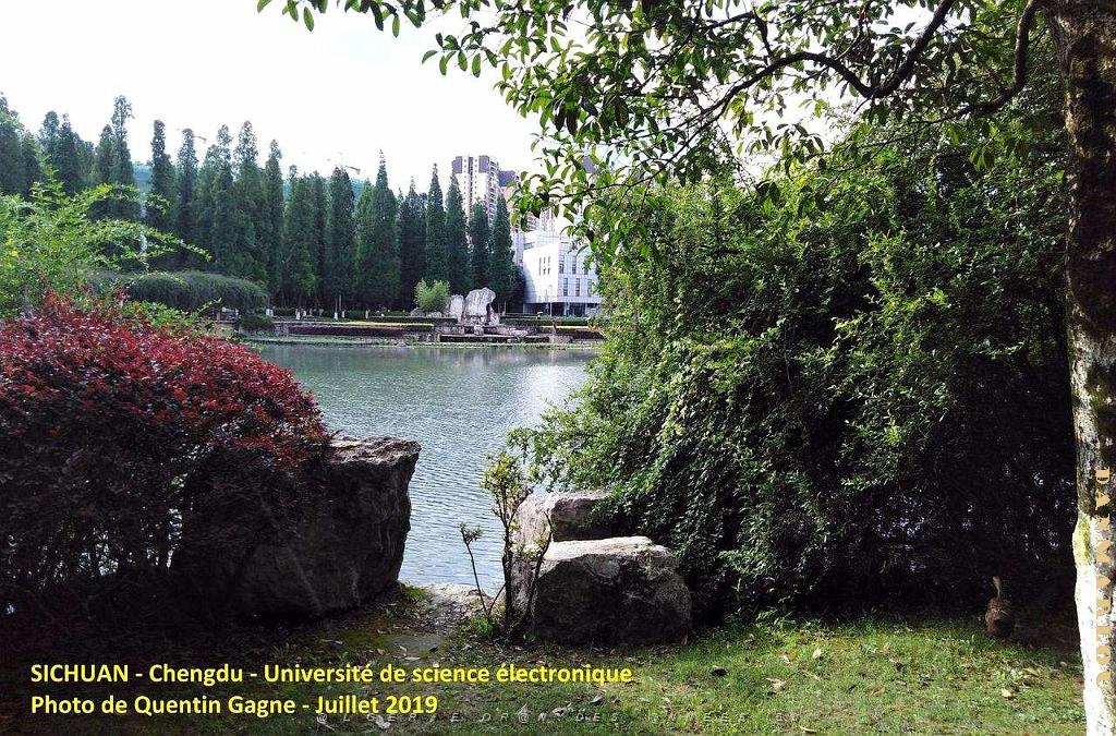 Chengdu- Universite Science electronique 032.jpg
